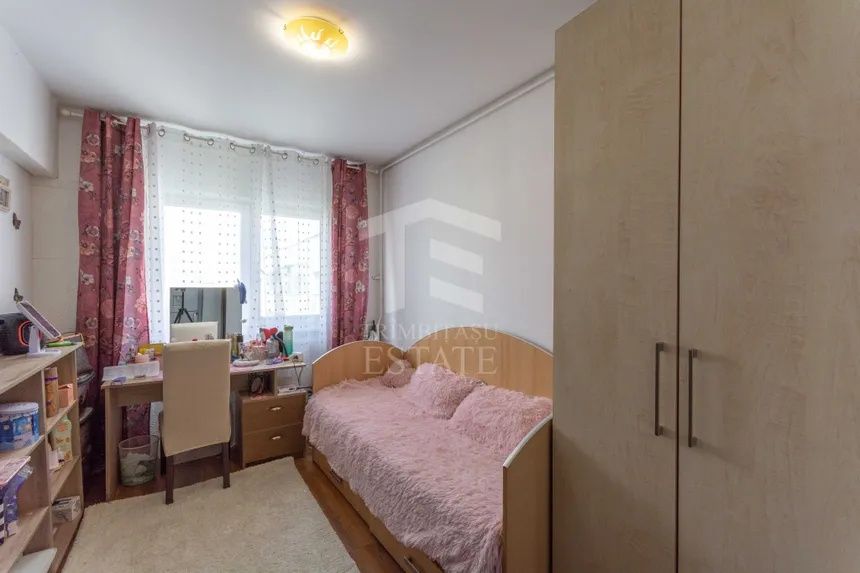 Vand apartament cu 4 camere , decomandat , 2 bai, 2 balcoane . - Vedere 6