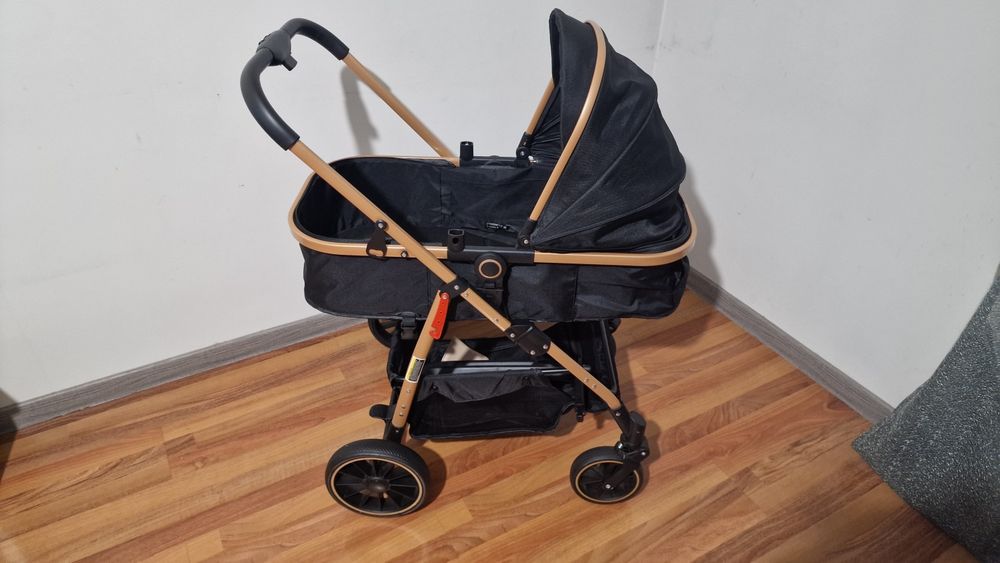 Коляска, зря дома стоит