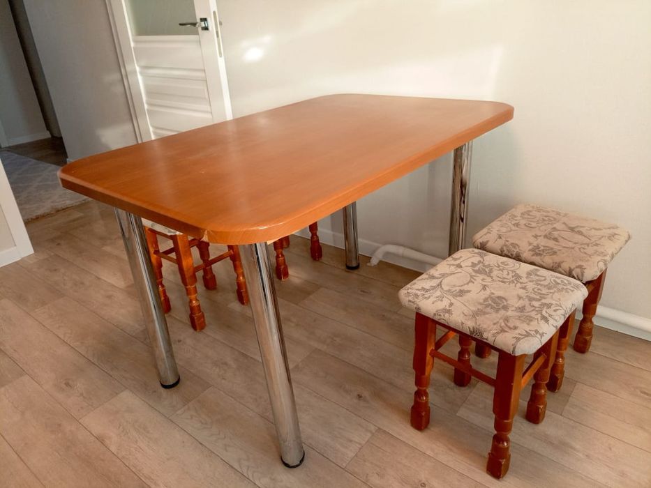 Продам стол со стульями