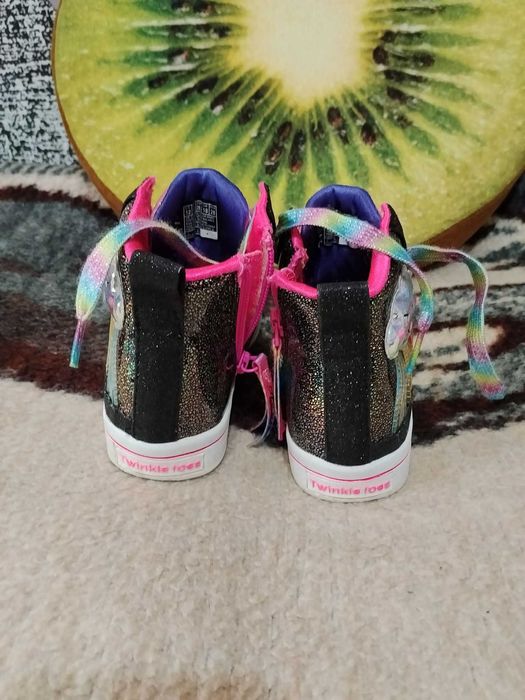 Само за 10 евро на чифт детски маратонки- GEOX- 32 номер и Skechers-28.5 номер