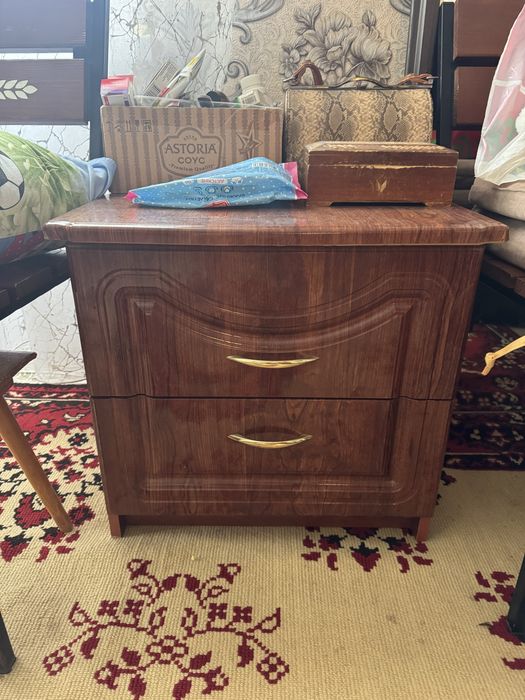 Шкаф (тумбочки бесплатно)