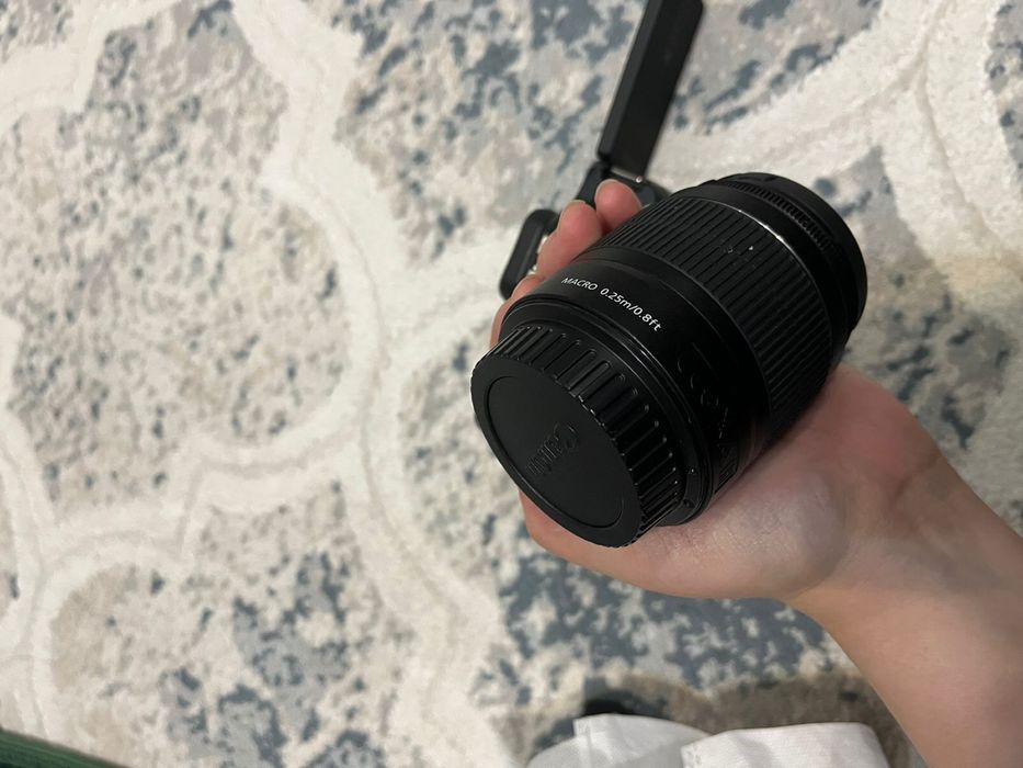 Canon EOS 250D 18-55мм