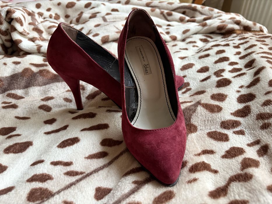 Vand pantofi stiletto si plic din piele intoarsa culoarea bordo