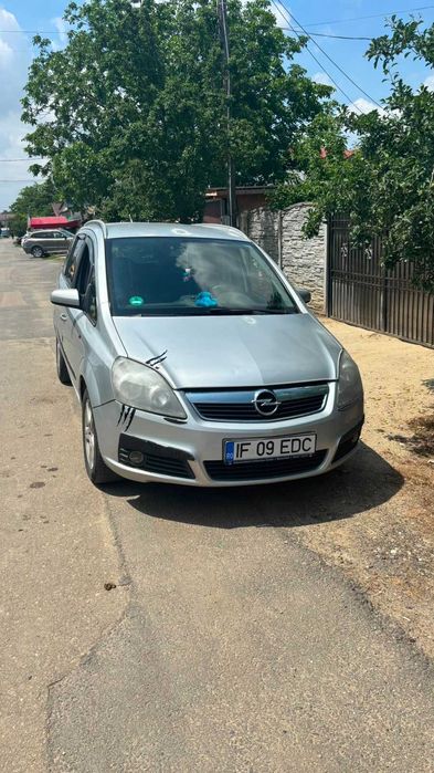 Vând Opel Zafira