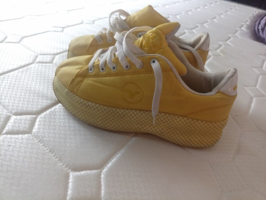 Продам кроссовки 38 размер