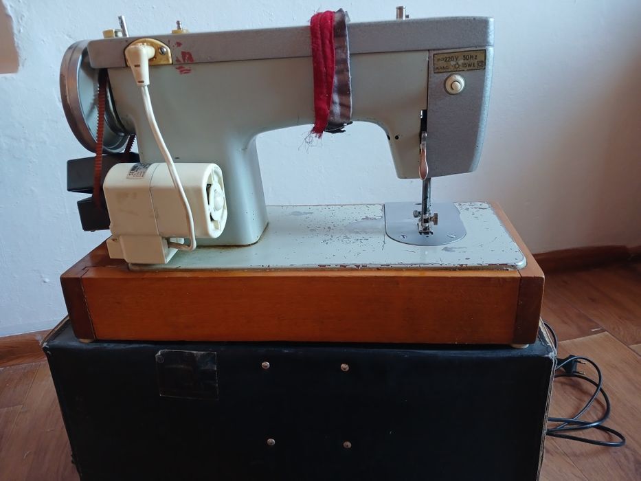 Продам швейную машину
