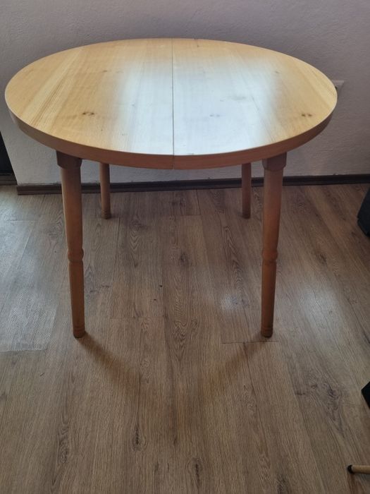 Гардероб, скрин и кухненска маса