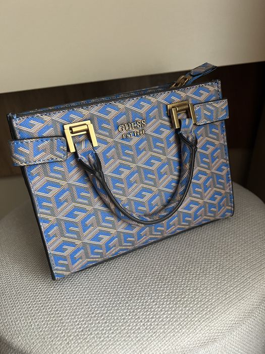 Дамска чанта Guess