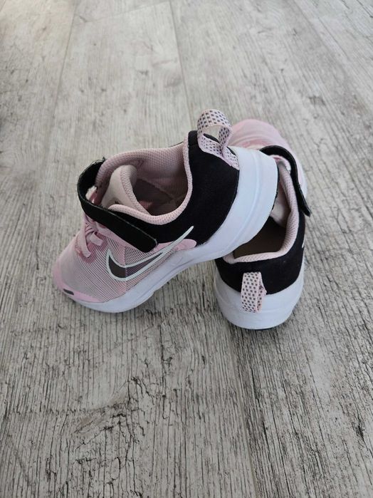 Маратонки за момиче Nike