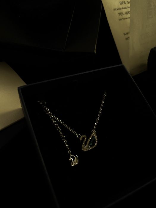 Колие Swarovski -лебед