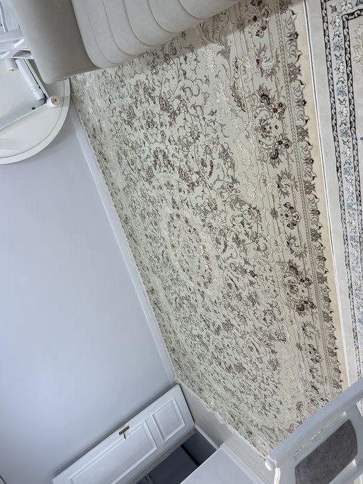 Продается ковёр в отличном состоянии