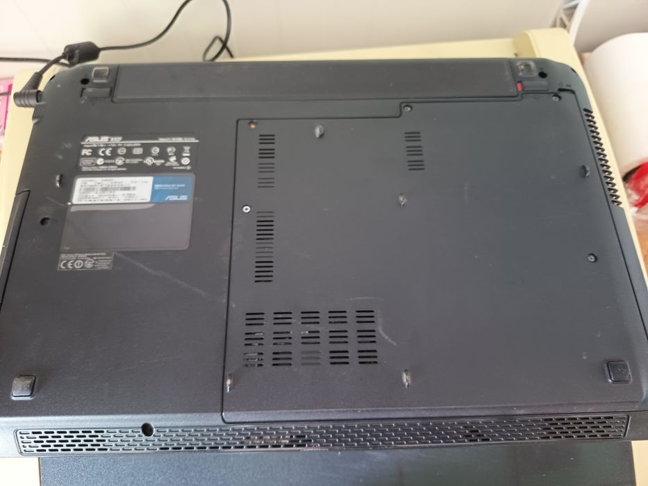 Vând laptop Asus