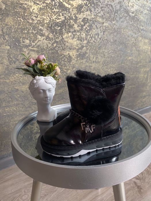 Новые зимние  ботинки для девочек