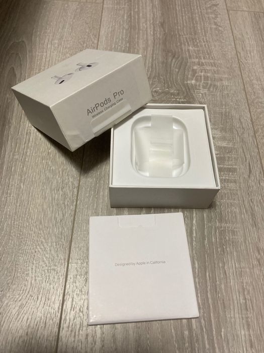Cutii AirPods, iPhone,