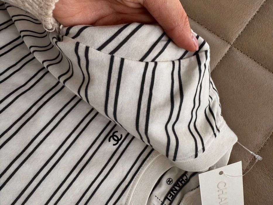 бяла нова тениска с тъмно сини райета 100 процента памук на шанел луксозна блузка лятна chanel