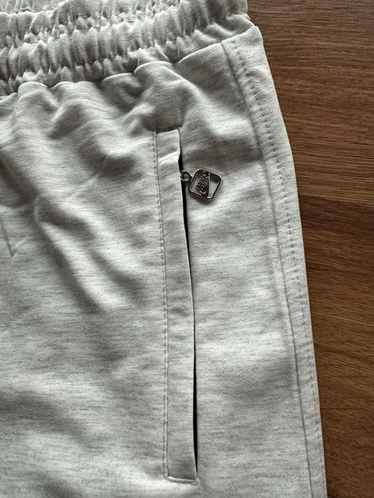 Мъжки,памучни сиви къси панталонки Nike с ципове на джобовете