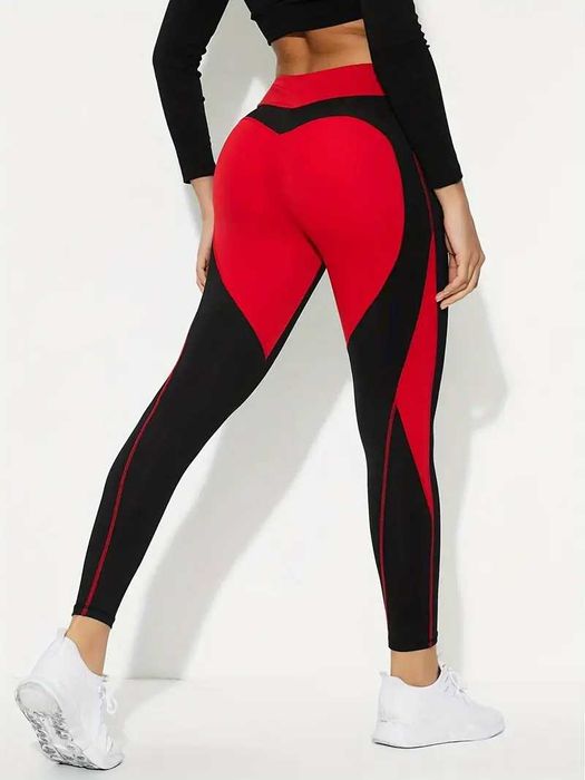 Нов модерен клин със сърце на дупето