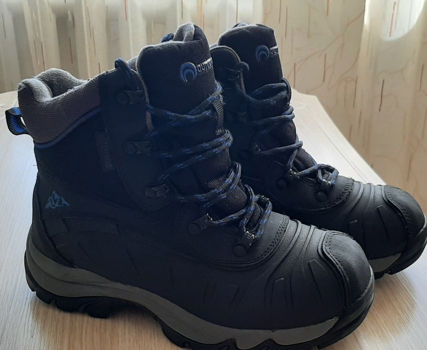 Продам ботинки осень -зима 38 размер