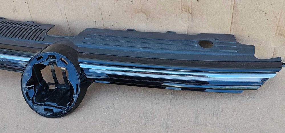 Grila radiator Vw Golf 8 2020 2021 2022 2023