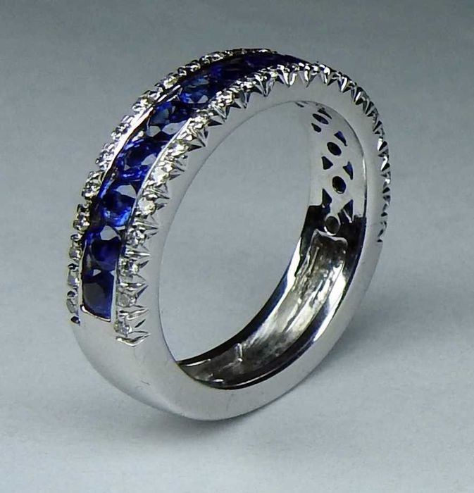 Пръстен бяло злато с диаманти и сапфири