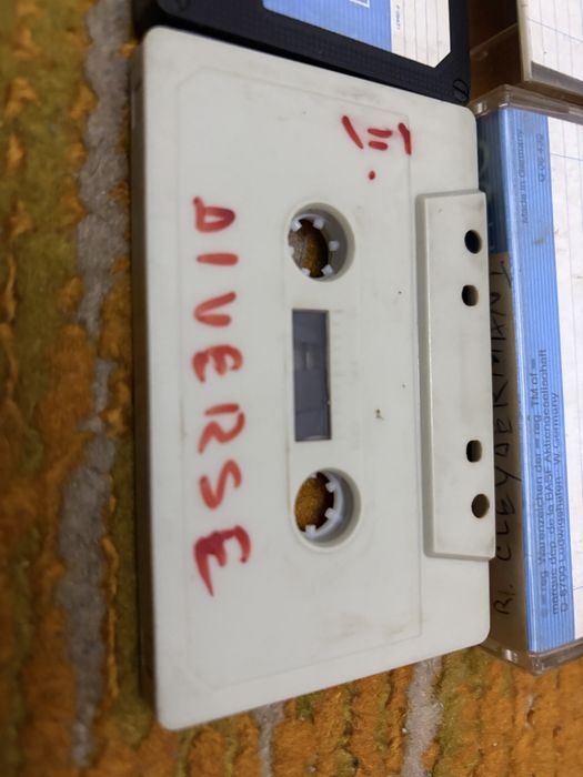 Casete audio vechi – BASF LH90, EMI, casete în carcase