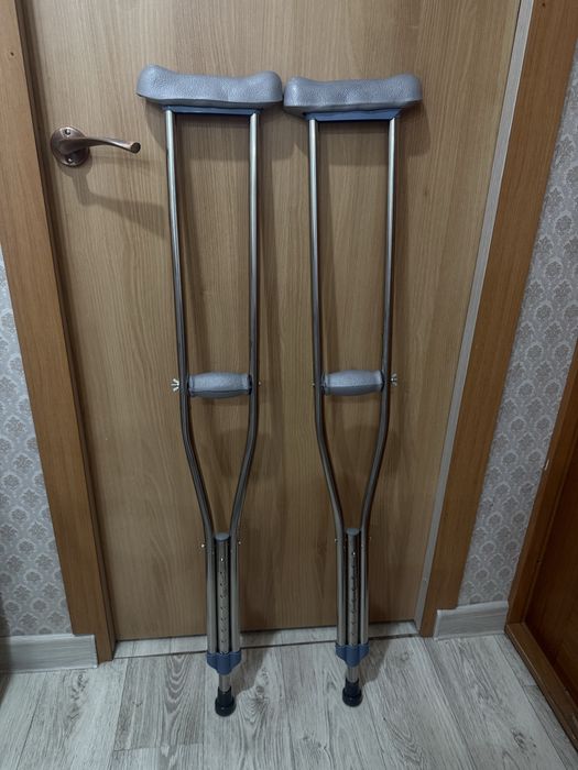 Продаю костыли для взрослых