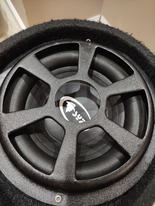 Почти новый сабвуфер