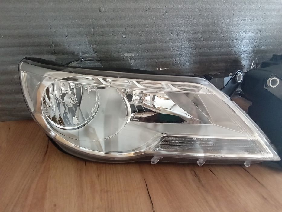 Far faruri stanga/dreapta VW Tiguan Halogen 2007-2011