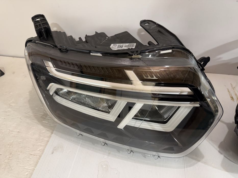Far stanga dreapta Dacia Duster 2 facelift 2021/2024 260106194R