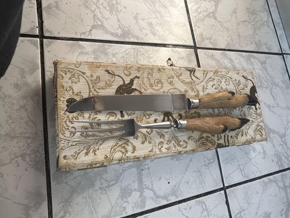 Set vechi tacamuri cutit si furculita