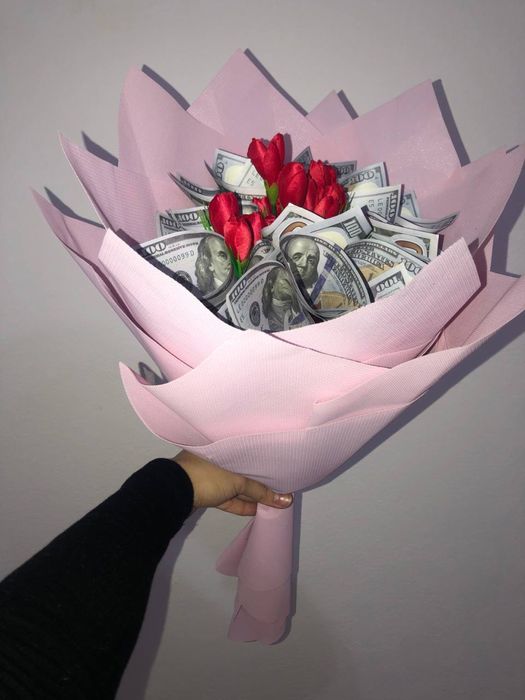 8 mart uchun ajoyib sovgalar bizda