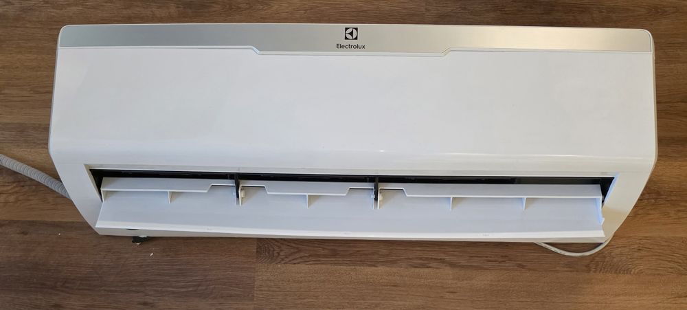 Продавам изгодно употребяван инверторен климатик 18 BT. Издавам фактура.U
