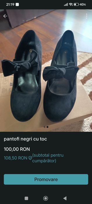 Pantofi cu toc și tricou