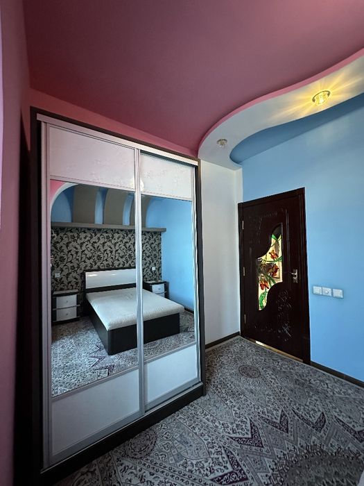 Айбек метро 3 хонали квартира арендага берамиз.