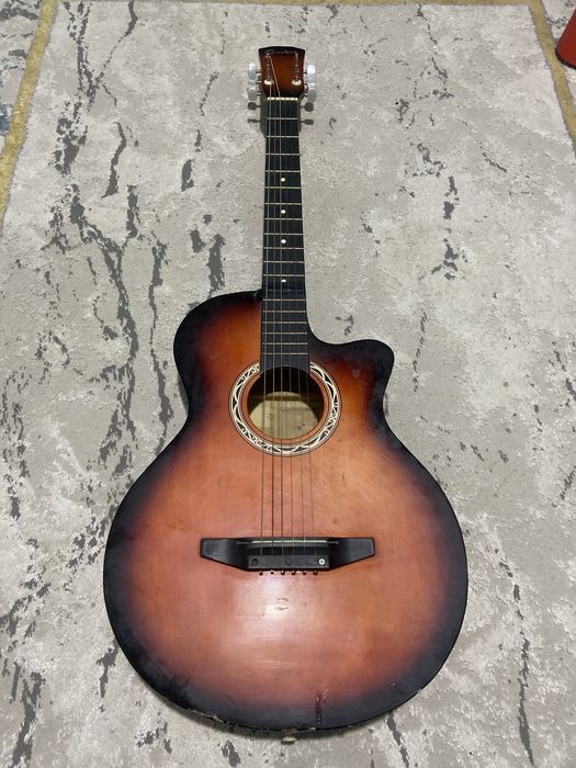 Гитара 5к домбыра 5к домбырада тиегі жоқ чехолымен беремін