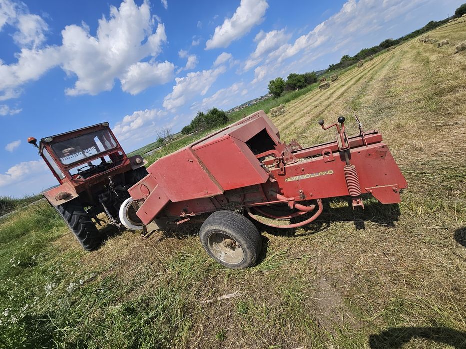 Vând presa New Holland 276
