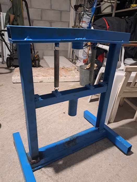 Преса за лагери настолна