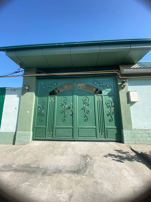 Продается БОЛЬШОЙ 2-х этажный дом . В  КИБРАЙСКОМ районе