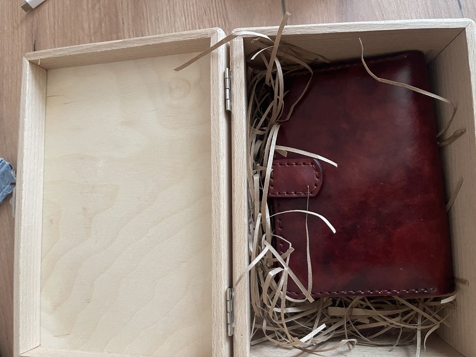 Продам кошилек из кожи