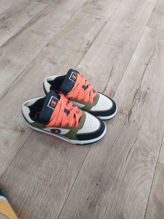 Papuci champion vând