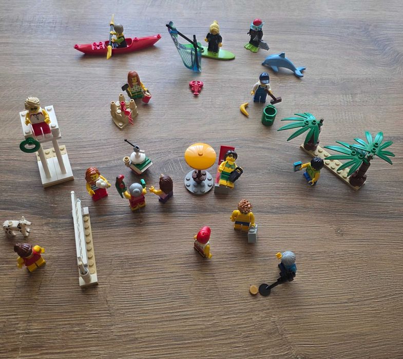 Vand Lego Speed 75889 Garajul Suprem Ferrari, Lot LEGO City 60033, 60032, 60192, 60254, 60294 LOT seturi LEGO City 60153 și 60063