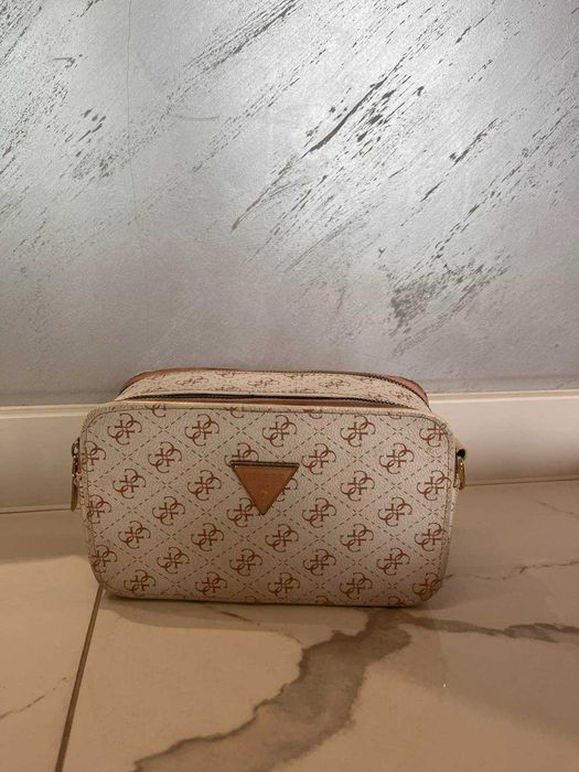 Дамски чанти GUESS