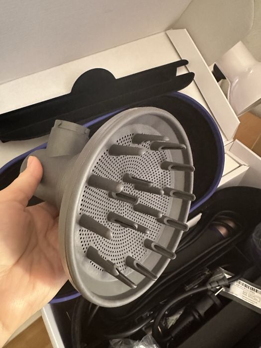 Фен Dyson (плюс насадка диффузор)