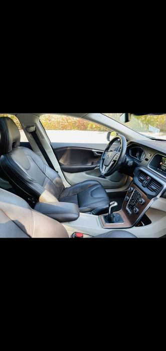 Volvo v40 - an 2016 euro 6 motorizare diesel. 120 cp FULL