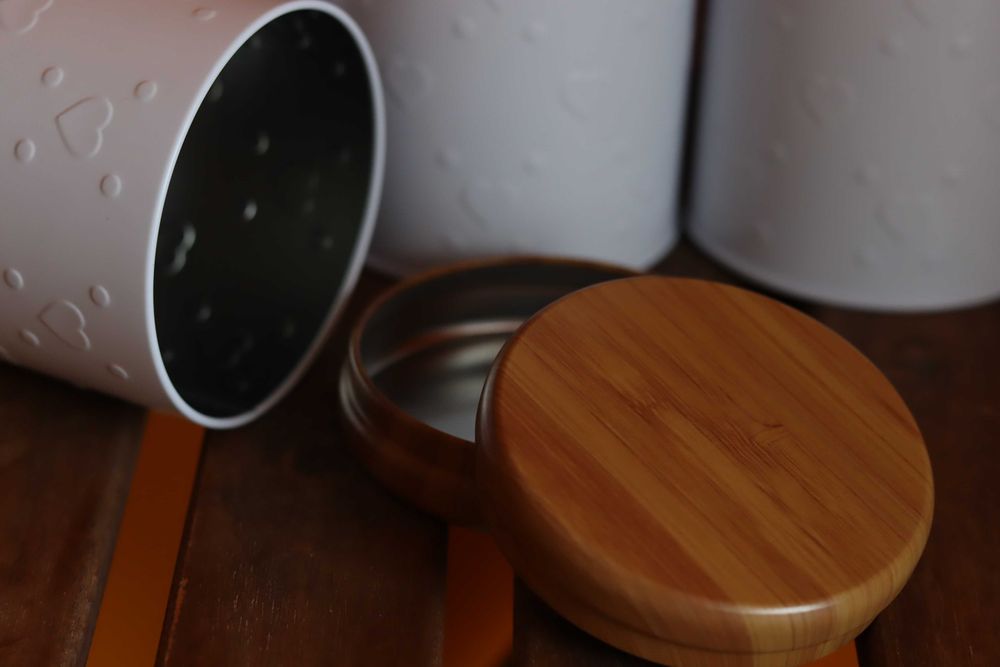 Комплект 6 броя бели метални кутии