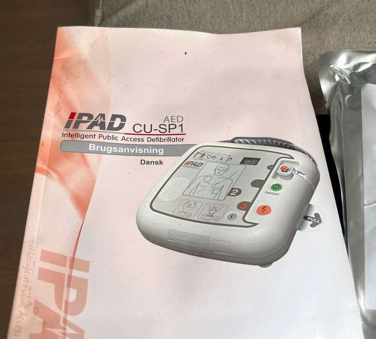 Defibrilator semiautomat IPAD CU-SP1 complet accesorii sigilate