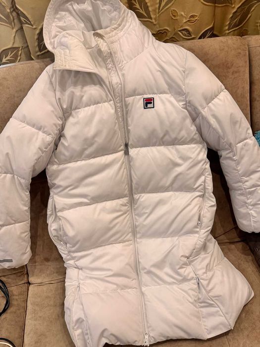 Продам пальто зимнее,белоснежное на рост 152-158