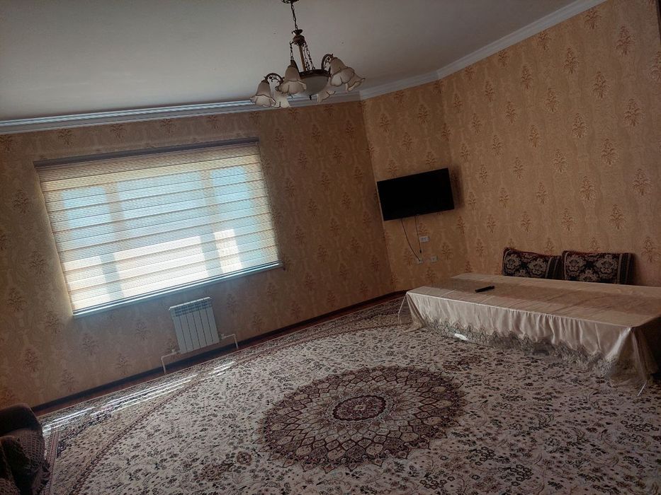 Jizzax shahar qoq markazida Stadion koʻchada 5 xonali uy srochne sotil