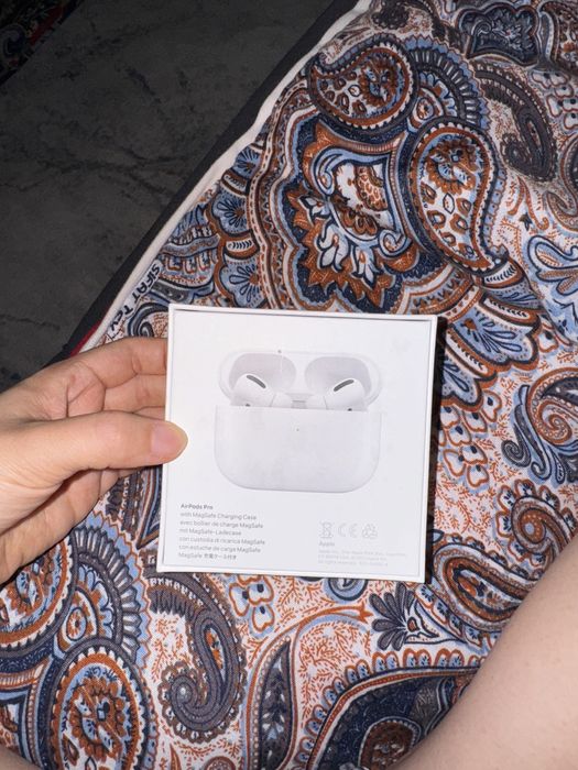 Кейс от наушников Apple AirPods Pro белый