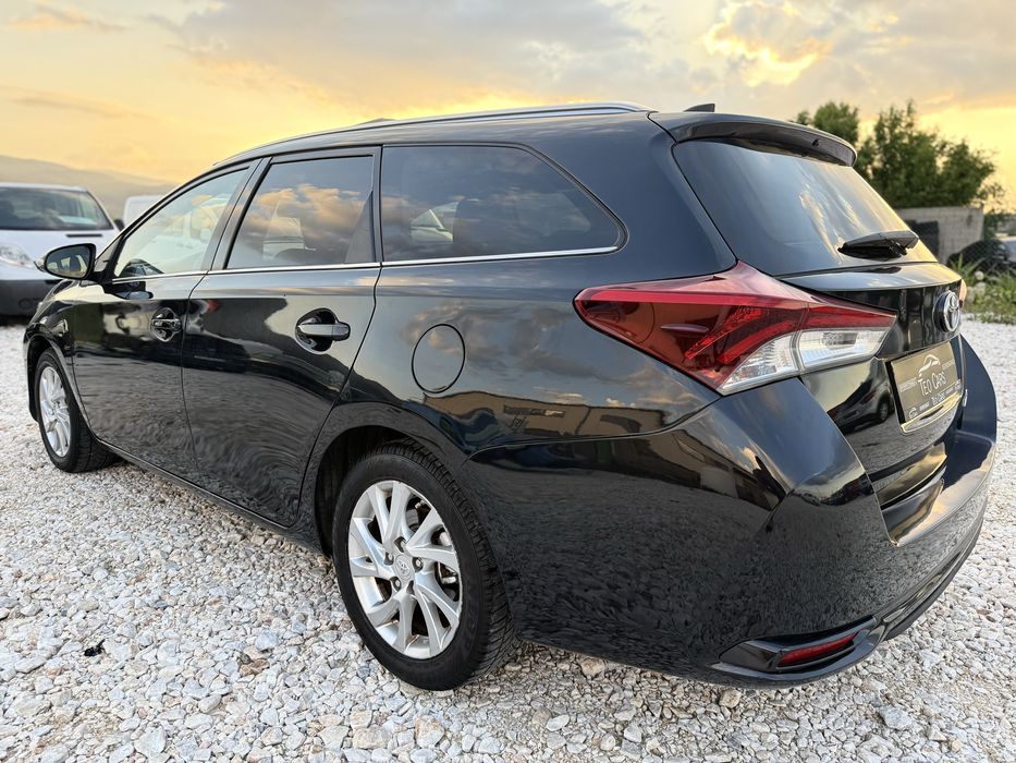 Toyota Auris 1.8 Hybrid 100к.с Facelift / Panorama / NAVI / Camera